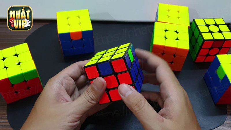 Giải mã quy luật xoay Rubik cơ bản